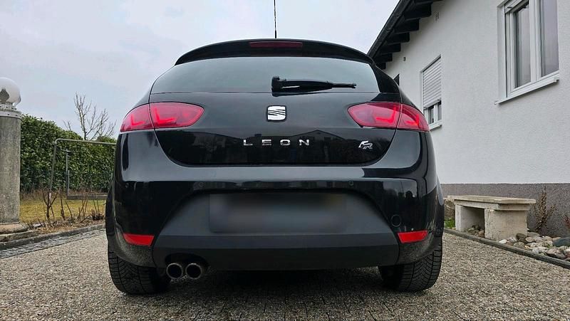 Usado Seat Leon FR 211 HP (155 kW) 2012 Preto Sedan