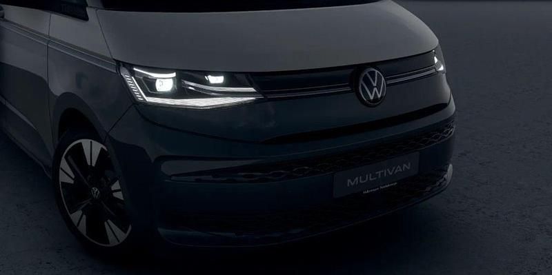 Neu VW Multivan Life 150 PS (110 kW) 2026 Candyweiß/ starlight blue met Van