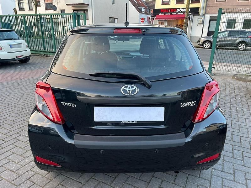 Gebraucht Toyota Yaris 69 PS (50 kW) 2012 Schwarz Kleinwagen