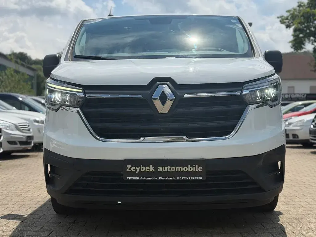 Gebraucht Renault Trafic Komfort 131 PS (96 kW) 2022 Weiß Van / Kleinbus