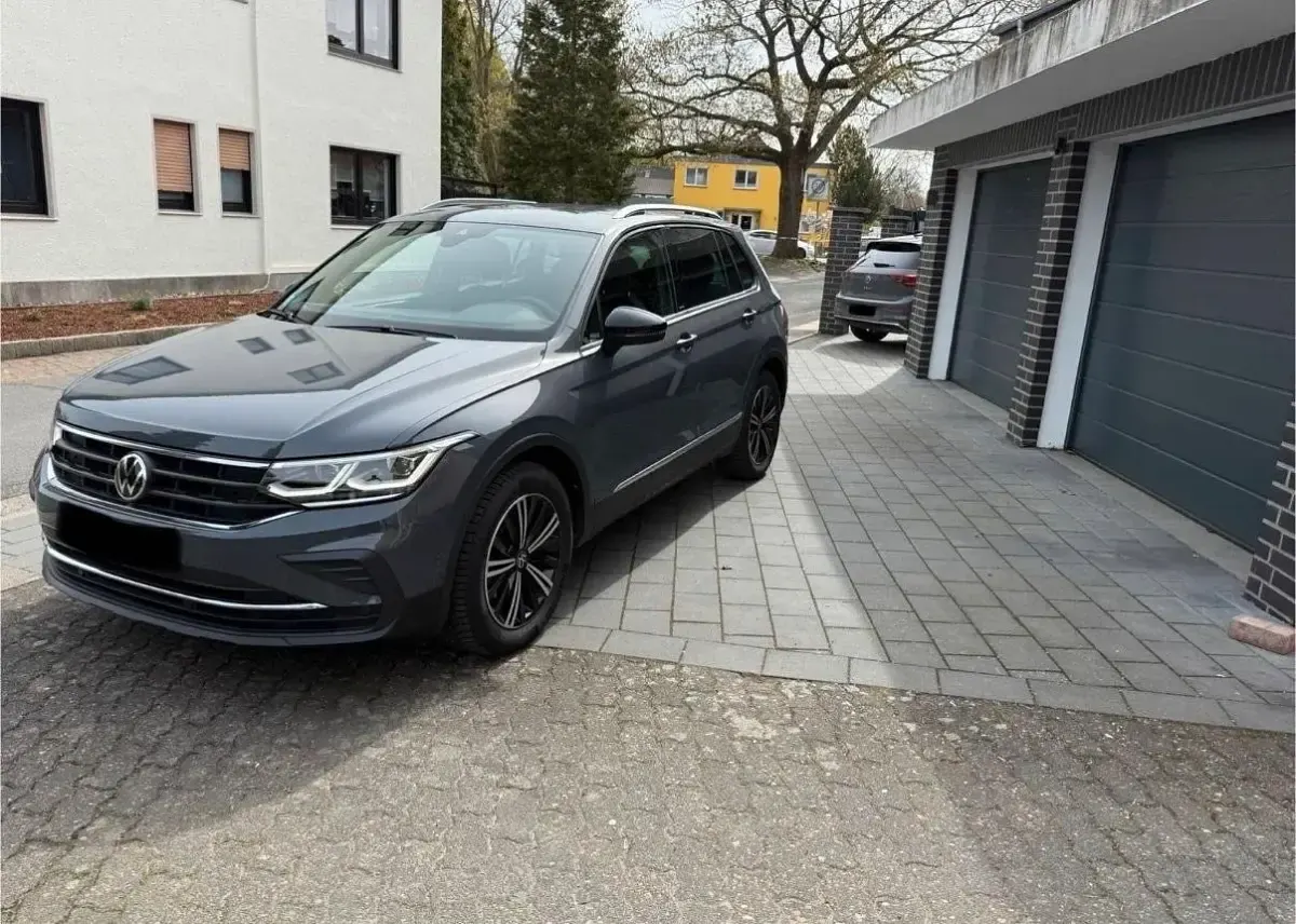 Gebraucht VW Tiguan United 150 PS (110 kW) 2021 Grau SUV