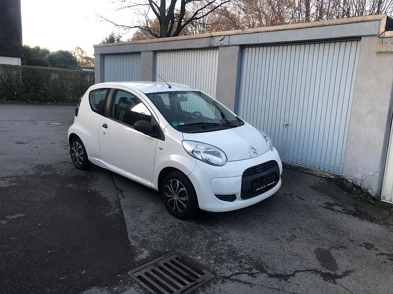 Weiß Gebraucht 2011 Citroën C1 Kleinwagen | 2.350 € (Fairer Preis) - Bild 1/4