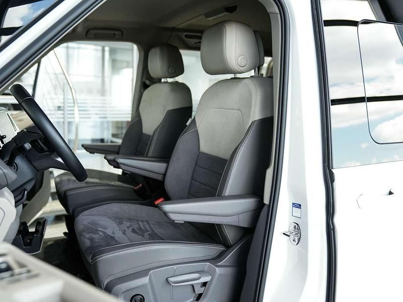 Second-hand VW Multivan Edition 150 CP (110 kW) 2025 Alb Monovolum