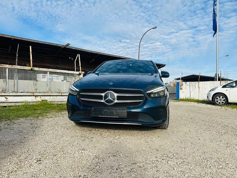 Gebraucht Mercedes B200 150 PS (110 kW) 2020 Blau Van / Kleinbus