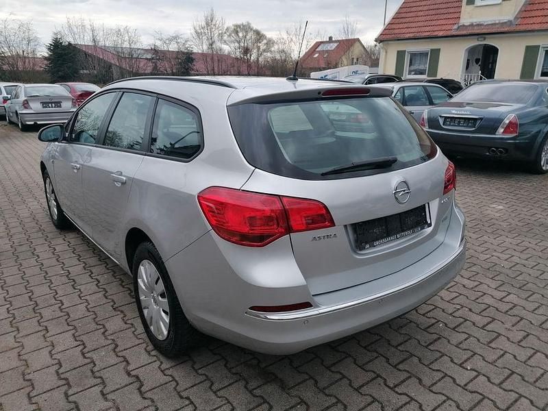 Gebraucht Opel Astra Edition 110 PS (80 kW) 2015 Silber Kombi