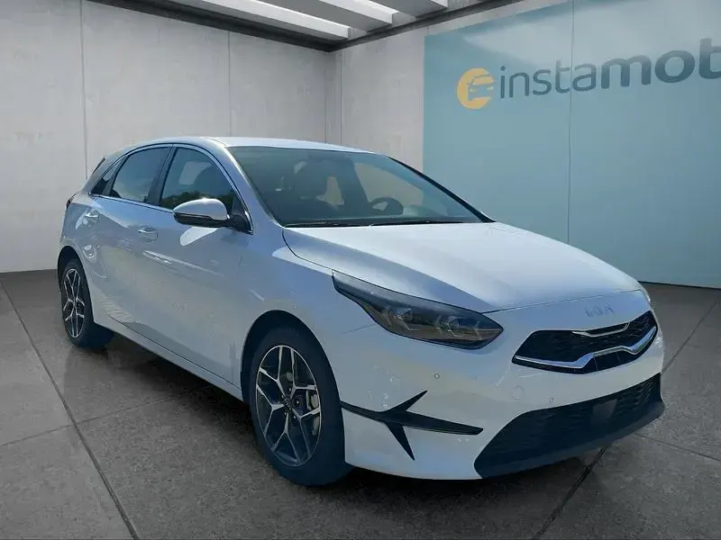 Neu Kia Ceed 140 PS (102 kW) 2026 Weiß Kleinwagen