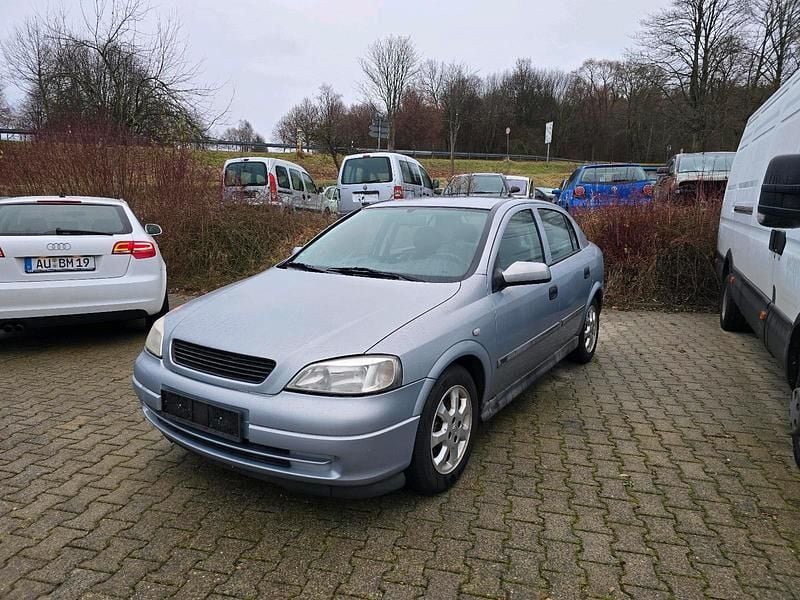 Grau Gebraucht 2001 Opel Astra Kleinwagen | 800 € (Fairer Preis) - Bild 1/4