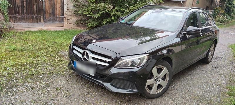 Schwarz Gebraucht 2015 Mercedes C220 AMG line Kombi | 13.500 € (Etwas zu teuer) - Bild 1/4