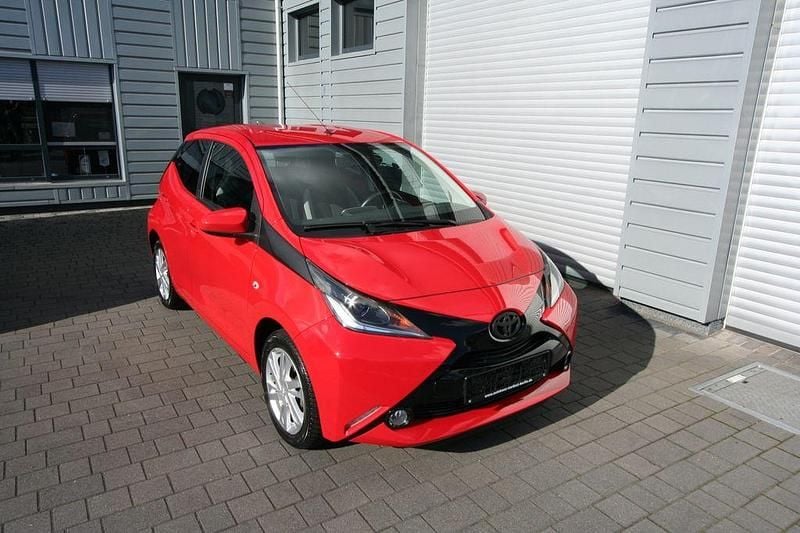 Rot Gebraucht 2018 Toyota Aygo X-play Kleinwagen | 6.690 € (Guter Preis) - Bild 1/4