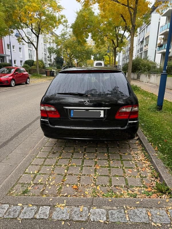 Schwarz Gebraucht 2005 Mercedes E280 Avantgarde Kombi | 3.500 € (Etwas zu teuer) - Bild 1/4