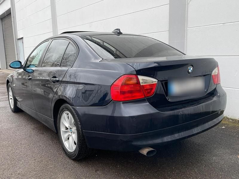 Gebraucht BMW 320 163 PS (119 kW) 2007 Blau Limousine