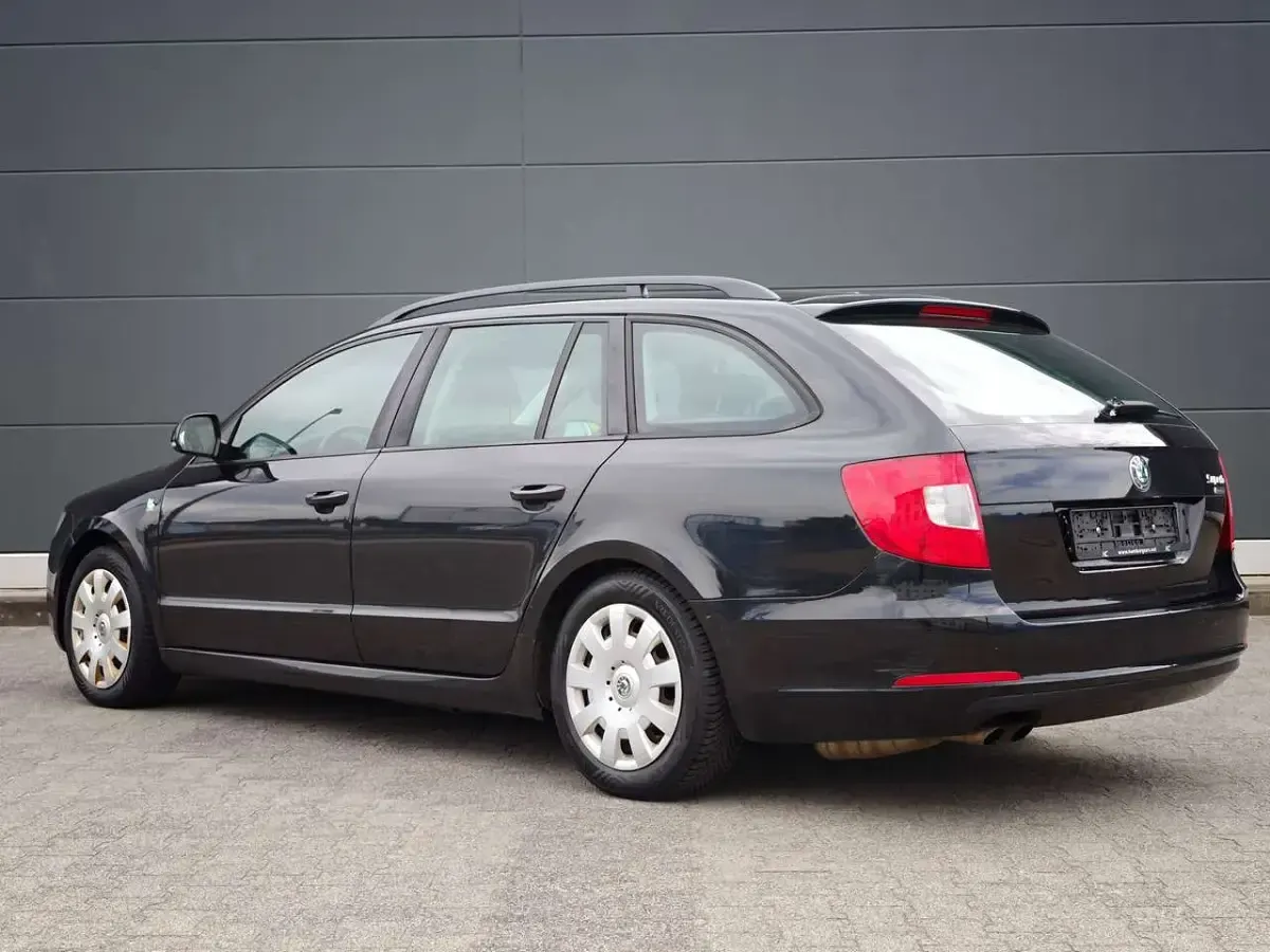 Gebraucht Skoda Superb GreenLine 200 PS (147 kW) 2012 Schwarzmagic perleffekt Kombi