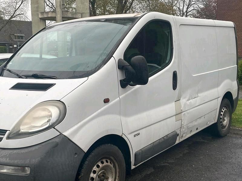 Gebraucht Opel Vivaro 101 PS (74 kW) 2004 Weiß Van / Kleinbus