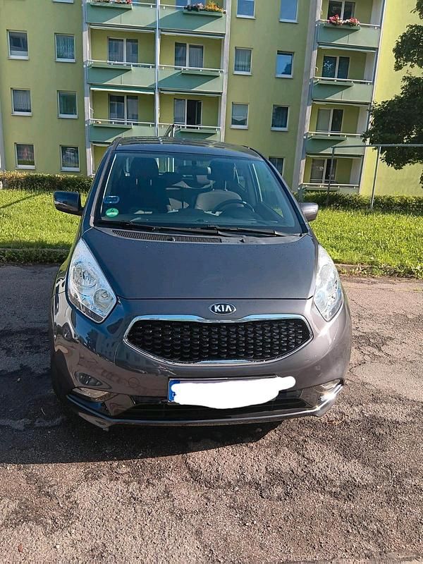 Grau Gebraucht 2018 Kia Venga DREAM-TEAM Edition Kleinwagen | 11.900 € (Fairer Preis) - Bild 1/4