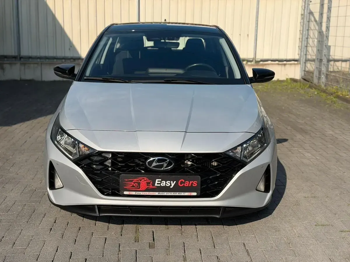 Gebraucht Hyundai i20 Trend 101 PS (74 kW) 2020 Silber Kleinwagen