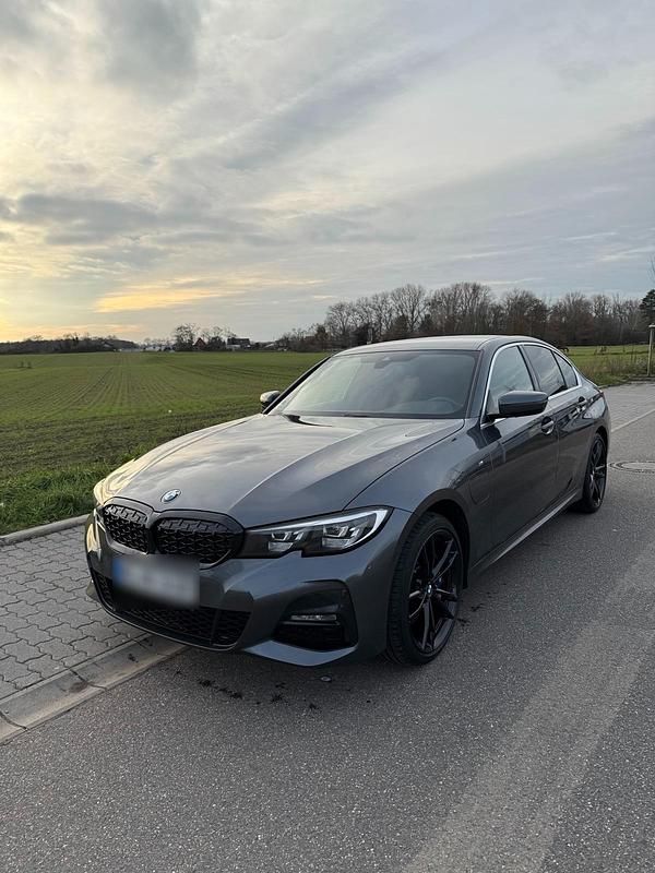 Gebraucht BMW 330e M Sport 292 PS (214 kW) 2019 Grau Limousine