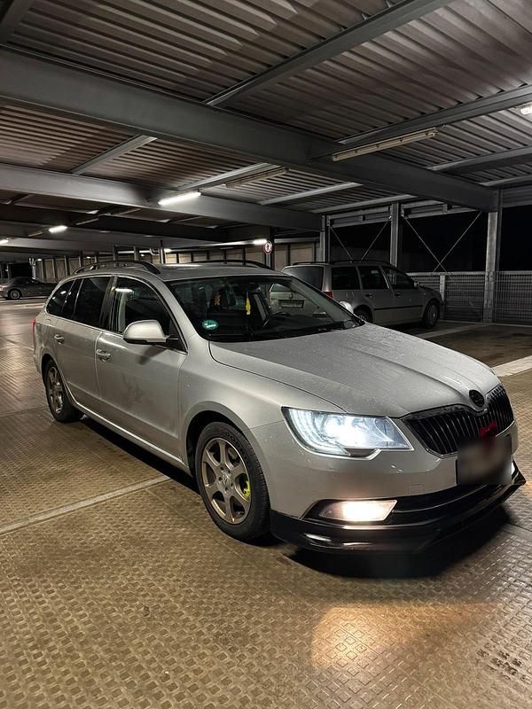Gebraucht Skoda Superb 170 PS (125 kW) 2013 Silber Kombi