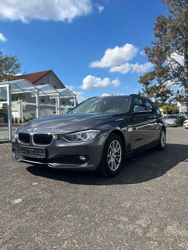 Grau Gebraucht 2015 BMW 320 Kombi | 10.800 € (Superpreis) - Bild 1/4