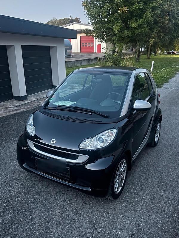 Schwarz Gebraucht 2011 Smart ForTwo Coupé Kleinwagen | 3.200 € (Guter Preis) - Bild 1/4