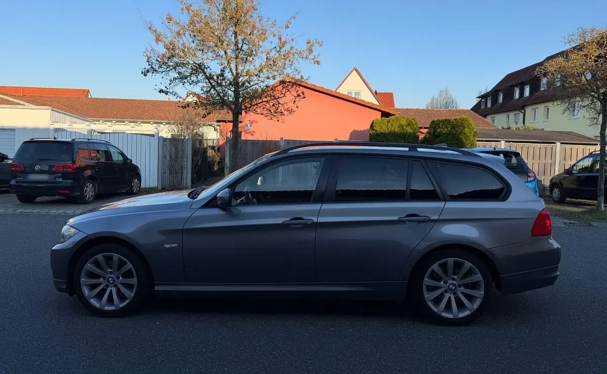 Używany BMW 320 170 KM (125 kW) 2009 Szary Sedan/Limuzyna