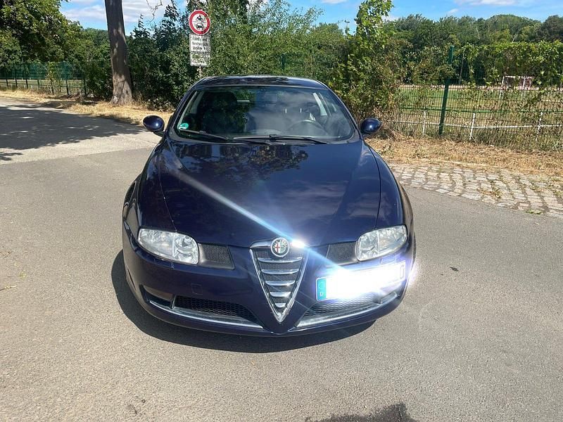 Blau Gebraucht 2006 Alfa Romeo GT Coupé | 3.950 € (Superpreis) - Bild 1/4