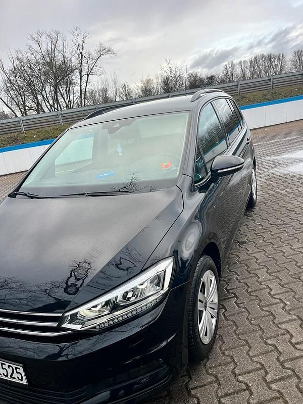 Gebraucht VW Touran 150 PS (110 kW) 2022 Schwarz Van / Kleinbus