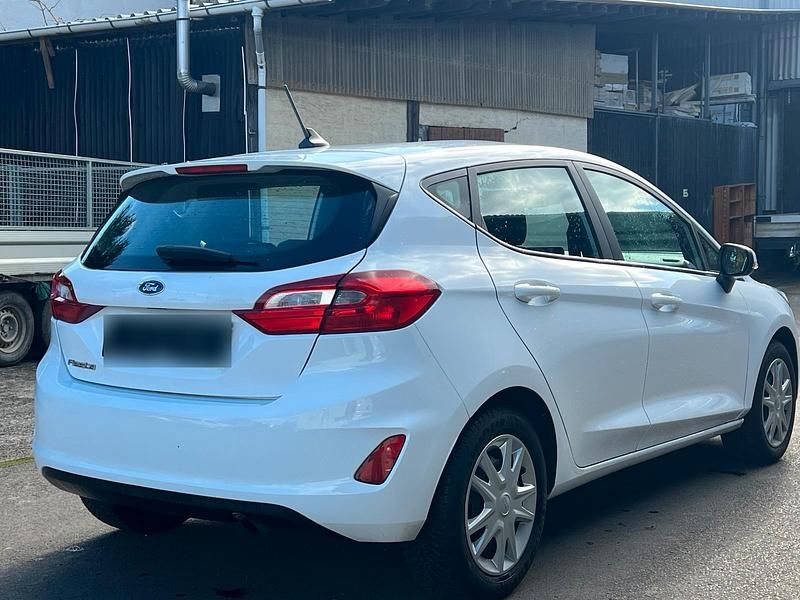 Gebraucht Ford Fiesta 75 PS (55 kW) 2021 Weiß Kleinwagen