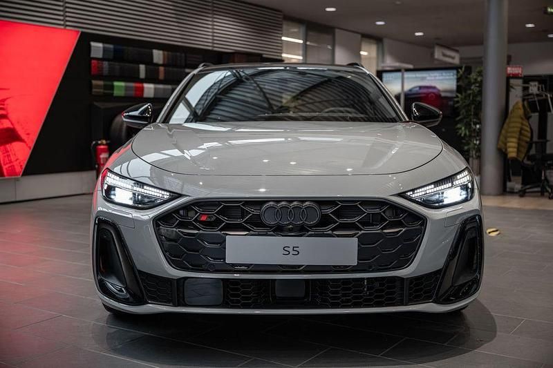 Neu Audi S5 Sport 367 PS (269 kW) 2026 Grau Kombi