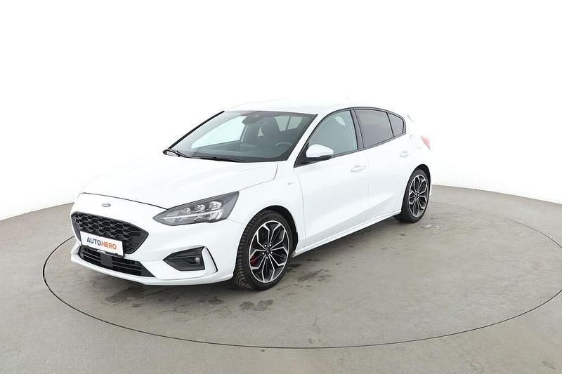 Weiß Gebraucht 2019 Ford Focus ST-Line Limousine | 16.500 € (Fairer Preis) - Bild 1/3