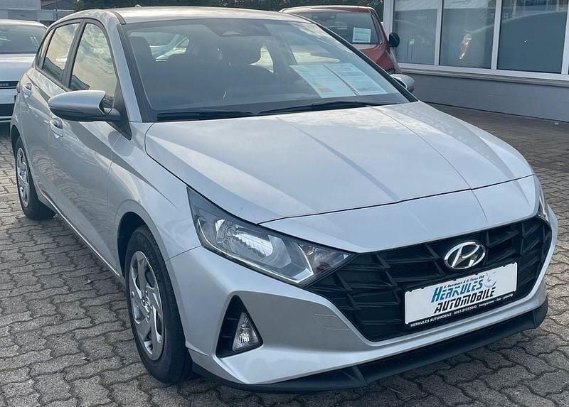 Silber Gebraucht 2023 Hyundai i20 Limousine | 14.490 € (Fairer Preis) - Bild 1/4