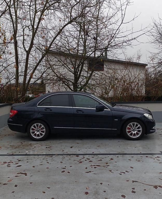 Gebraucht Mercedes C200 Elegance 184 PS (135 kW) 2012 Blau Limousine