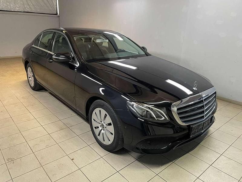 Gebraucht Mercedes E220 194 PS (142 kW) 2017 Schwarz  unilack Limousine