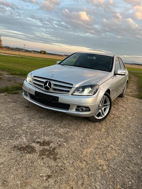 Grau Gebraucht 2008 Mercedes C200 Limousine | 6.300 € (Fairer Preis) - Bild 1/4