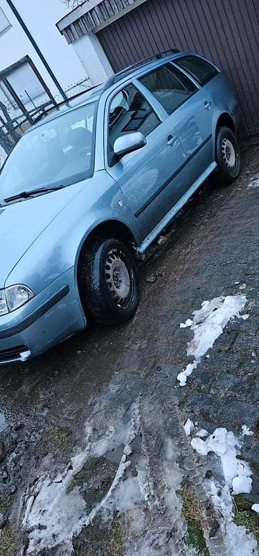 Grau Gebraucht 2003 Skoda Octavia Kombi | 1.550 € (Guter Preis) - Bild 1/4