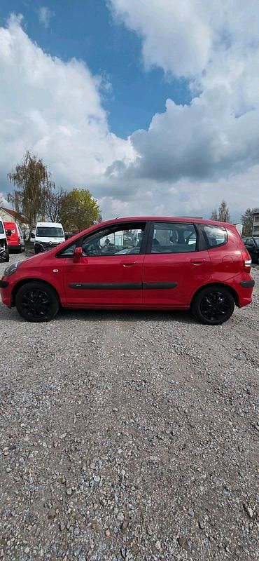 Second-hand Honda Jazz 83 CP (61 kW) 2005 Roșu Hatchback