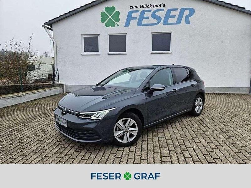 Delfingrau metallic Gebraucht 2024 VW Golf VIII Life Limousine | 22.890 € (Guter Preis) - Bild 1/4