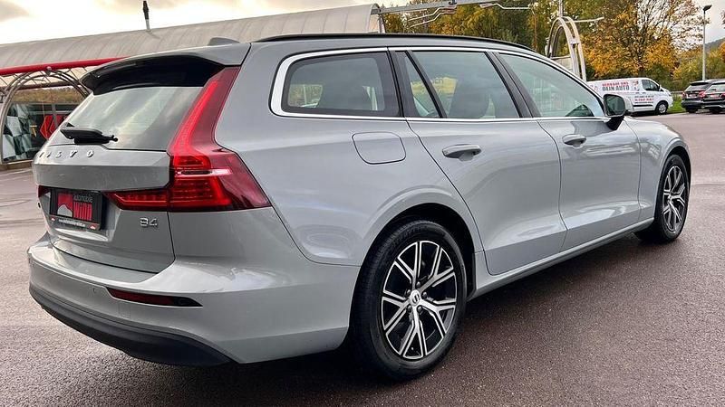 Używany Volvo V60 Core 197 KM (144 kW) 2024 Szary Kombi