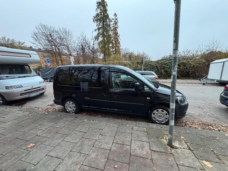 Gebraucht VW Caddy 102 PS (75 kW) 2011 Schwarz Van / Kleinbus