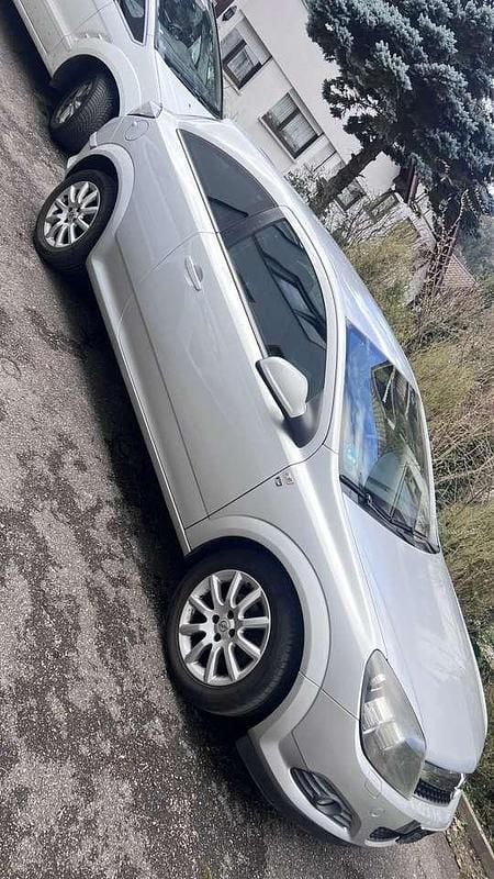Gebraucht Opel Astra GTC Edition 90 PS (66 kW) 2010 Silber Limousine