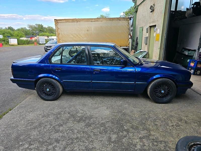 Gebraucht BMW 325 Performance 193 PS (141 kW) 1988 Blau Limousine