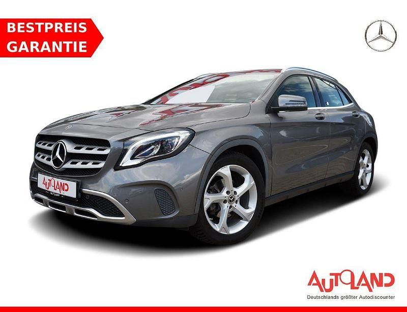 Grau Gebraucht 2017 Mercedes GLA200 Urban SUV | 22.490 € (Etwas zu teuer) - Bild 1/4