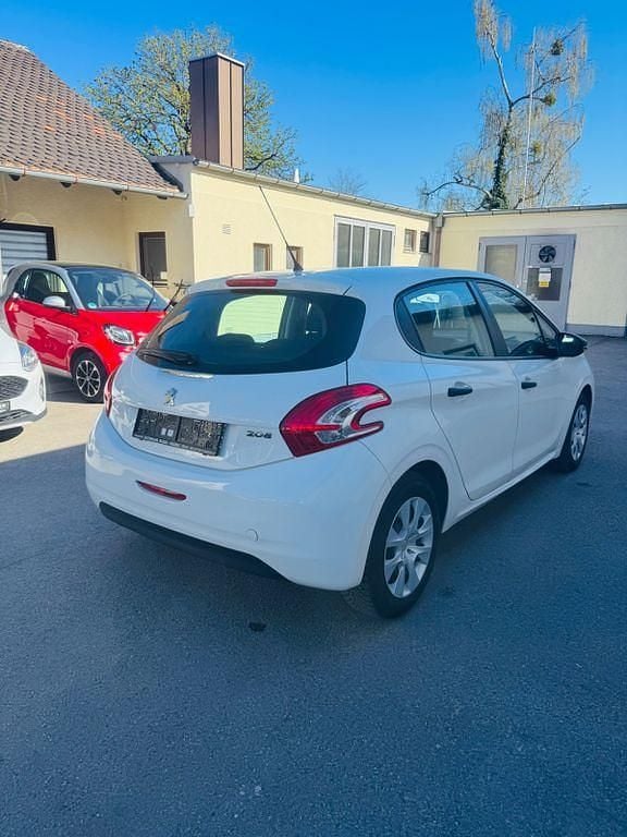 Gebraucht Peugeot 208 Access 68 PS (50 kW) 2014 Weiß Kleinwagen