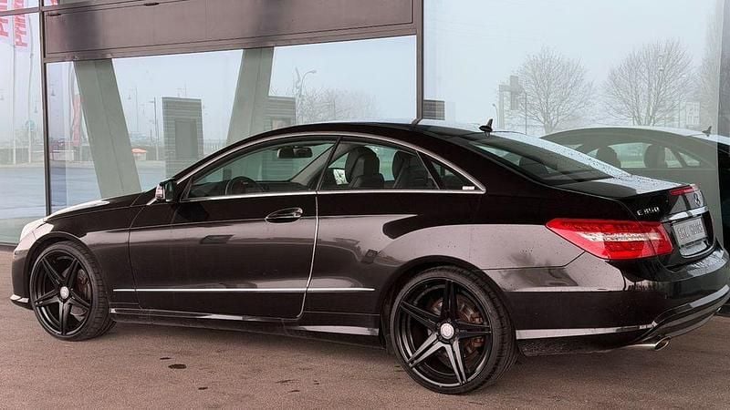 Gebraucht Mercedes E350 AMG line 306 PS (225 kW) 2013 Schwarz Coupé