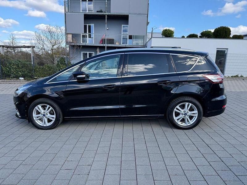 Gebraucht Ford S-MAX Titanium 165 PS (121 kW) 2019 Schwarz Van / Kleinbus