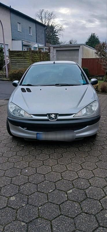 Gebraucht Peugeot 206 60 PS (44 kW) 2003 Silber Kleinwagen