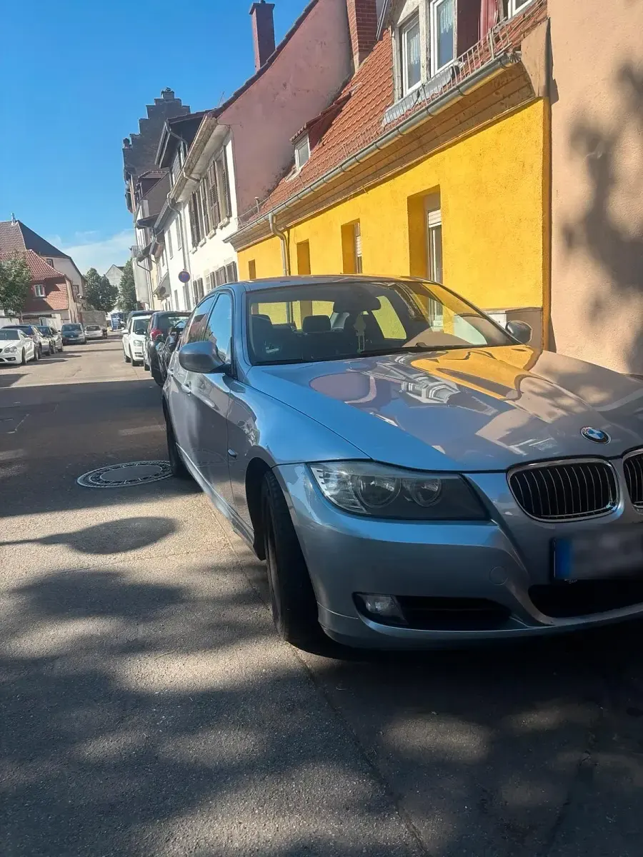 Gebraucht BMW 318 143 PS (105 kW) 2008 Blau Limousine
