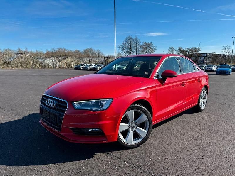 Gebraucht Audi A3 105 PS (77 kW) 2013 Rot Limousine