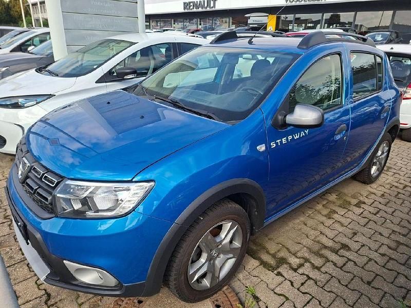 Blau Gebraucht 2017 Dacia Sandero Stepway Ambiance Kleinwagen | 9.900 € (Teuer) - Bild 1/4