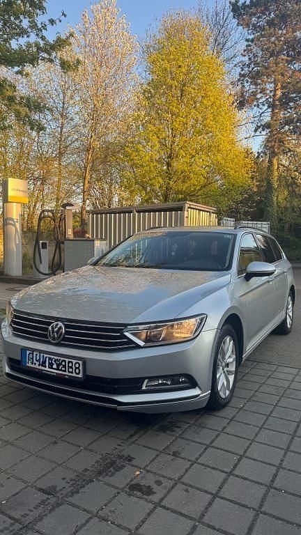 Second-hand VW Passat 190 CP (139 kW) 2017 Argintiu Berlinǎ
