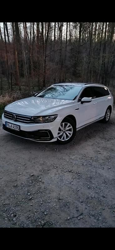 Weiß Gebraucht 2021 VW Passat GTE Kombi | 20.000 € (Teuer) - Bild 1/4